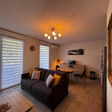 בית נופש Mini-villa With Swimming Pool In בוניפסיו